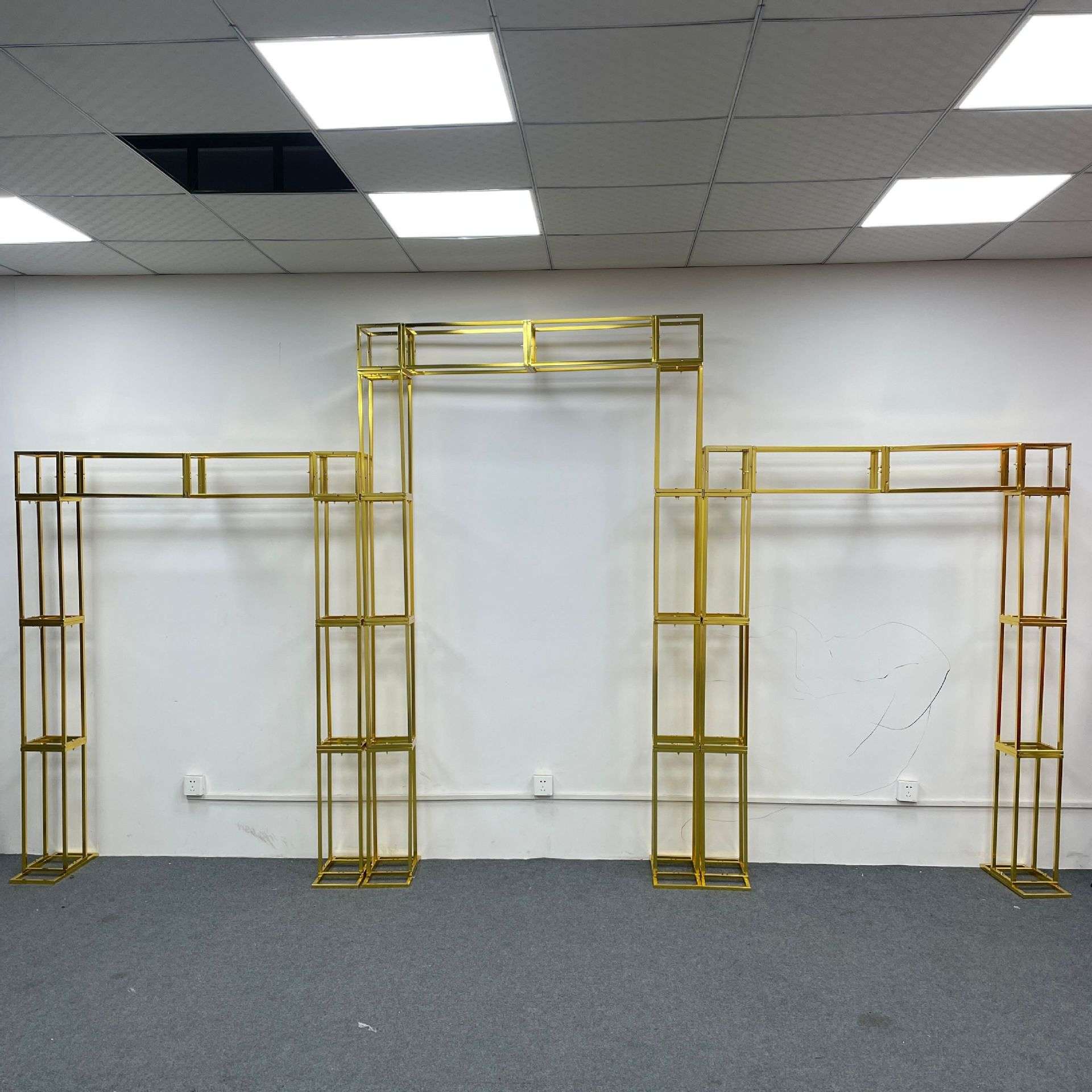 新款婚庆电镀背景架铁艺金色拱门屏风室内外婚庆场景装饰道具花架