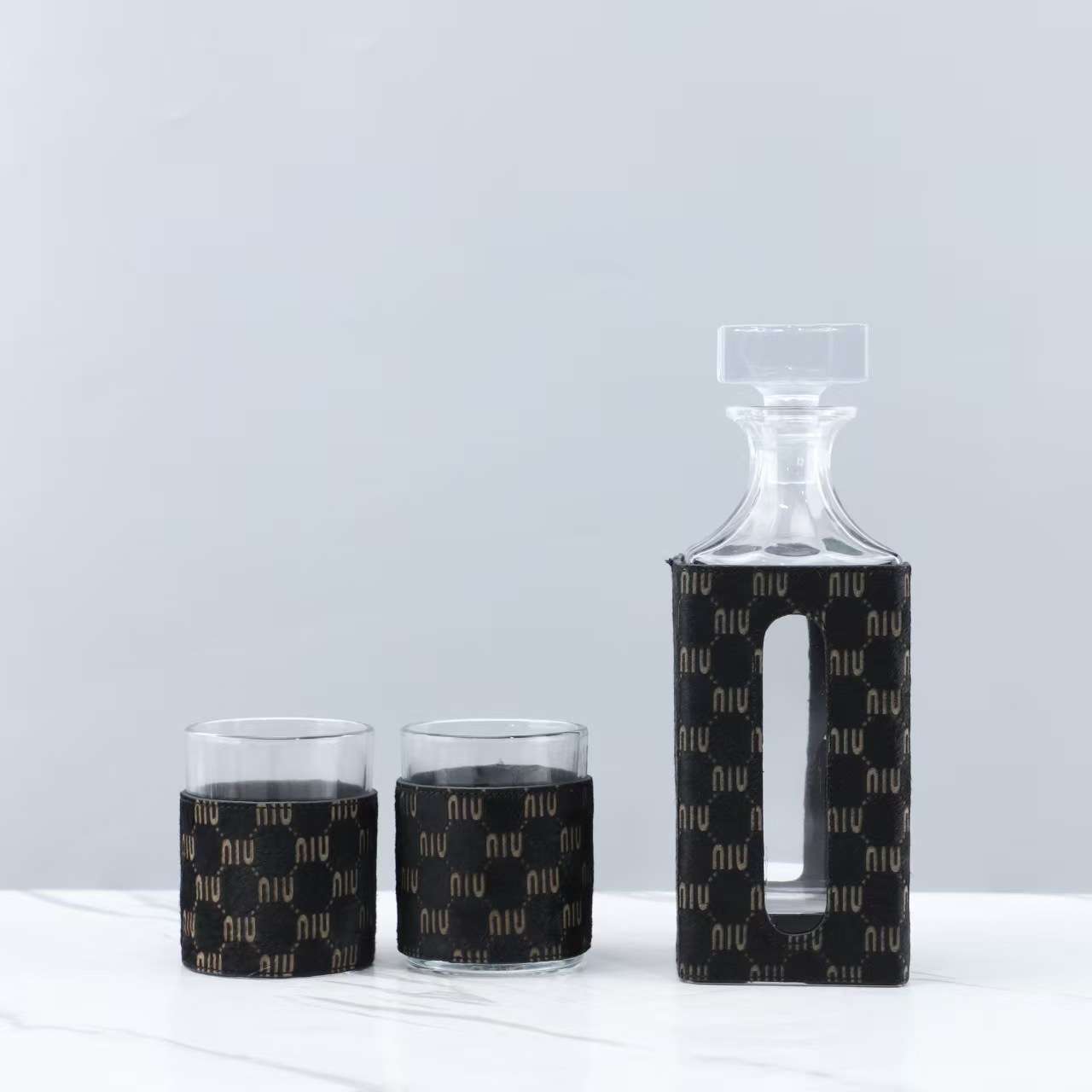 现代简约创意皮革玻璃醒酒器摆件客厅餐厅酒店吧台软装家居装饰品