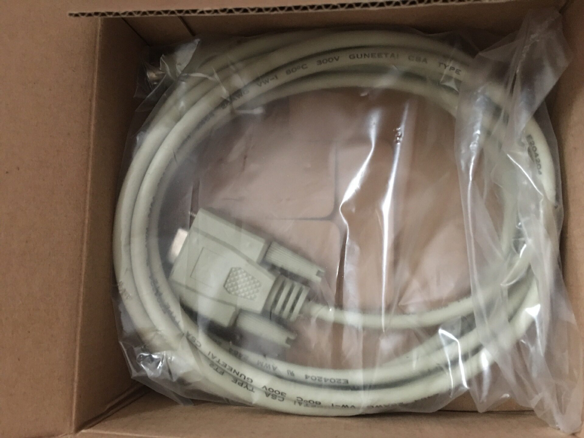 GT01-C30R2-6P触摸屏与Q系列plc连接线通讯线