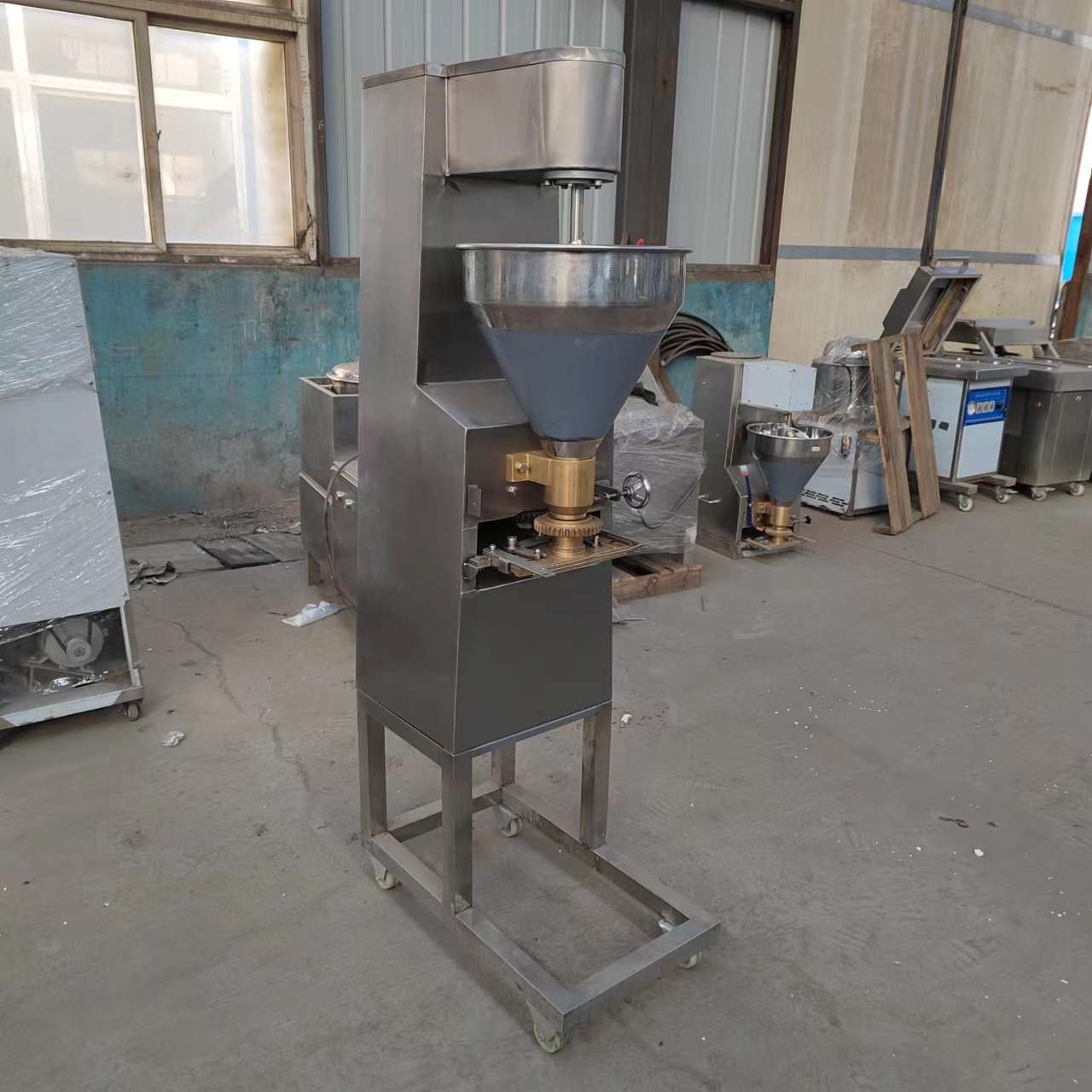 不锈钢蔬菜丸子成型机 油炸槽 实心墨鱼丸子制造设备大小更换模具