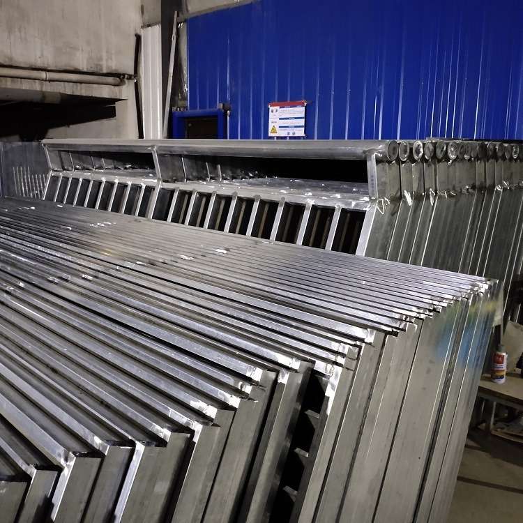 锌钢百叶窗基材为Q235强度好起到通风装饰防雨装饰郑州百叶窗价格
