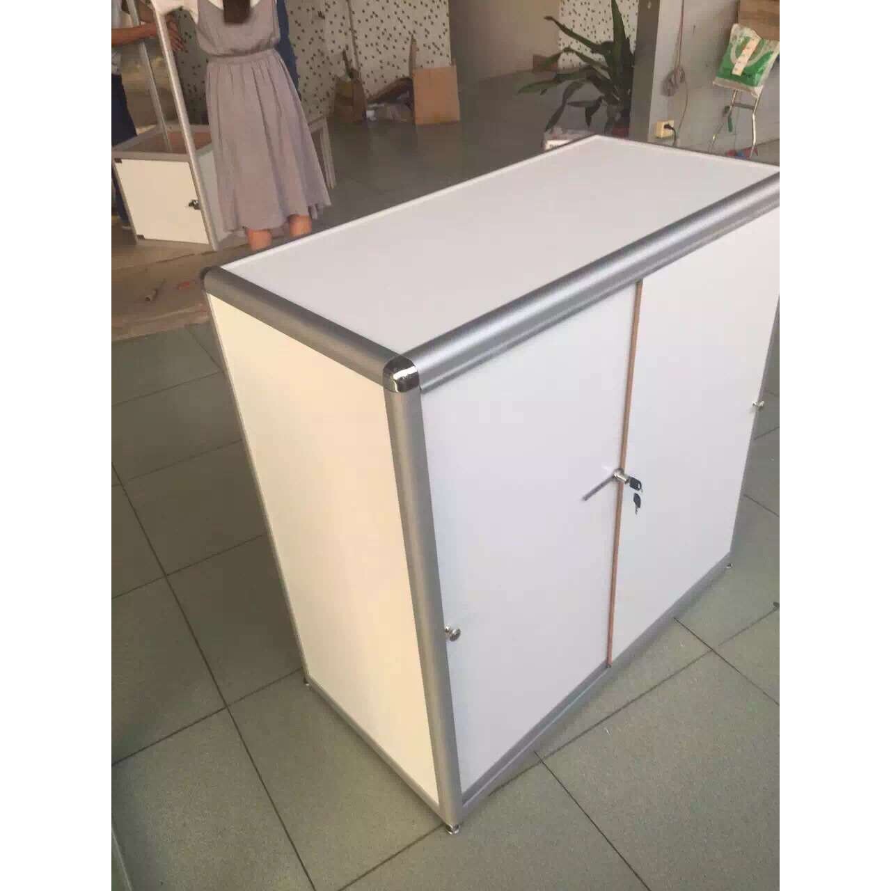 3分扇柱展柜铝型材 玻璃弧形柜台 配三叉洽谈桌展示柜材料