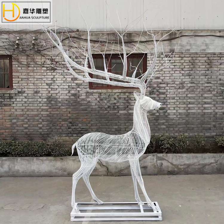 铁艺镂空鹿雕塑户外园林景观售楼盘小区绿地草坪不锈钢梅花鹿摆件