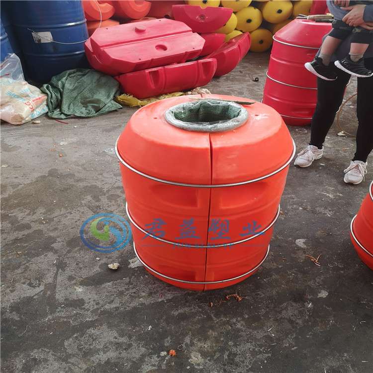 55*90夹网塑料拦污浮筒取水口拦污装置方法