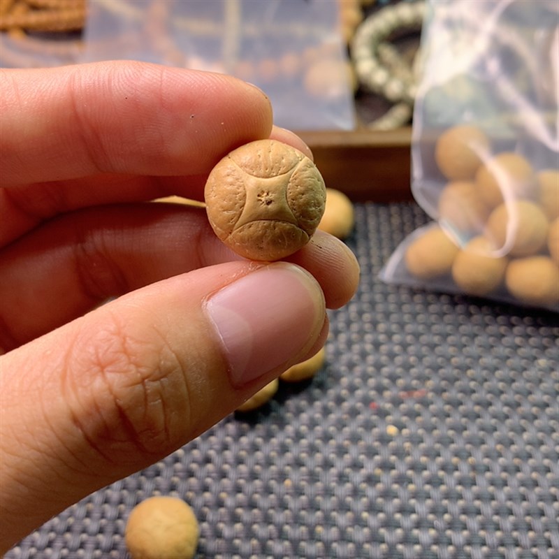 麒麟眼单颗 18mm做三通 做背云腰珠顶珠都可以