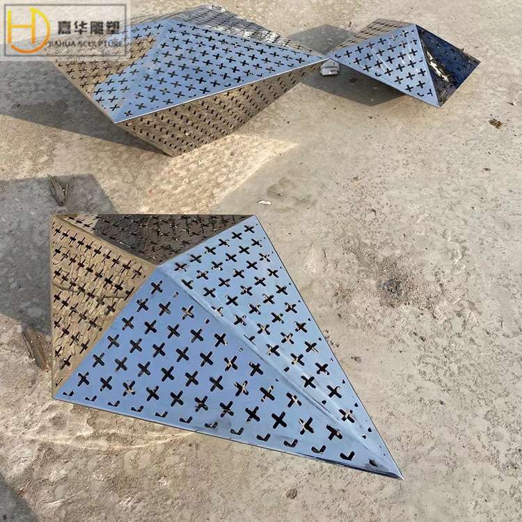 不锈钢石头雕塑金属镜面鹅卵石几何切面石镂空发光石太湖石大摆件