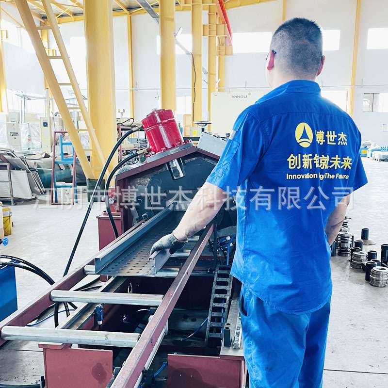 杭州防滑钢踏板冷弯成型机 雷亚式钢跳板成型机 光伏支架冷拉弯机
