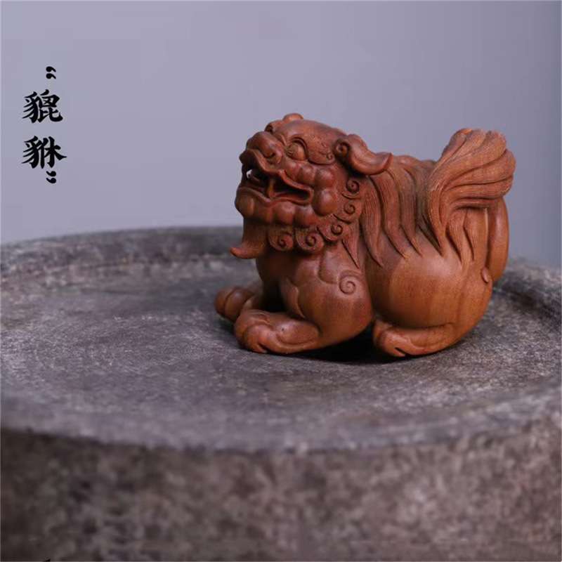 印度老山檀雕刻文玩随身手把件瑞兽麒麟车载办公桌装饰工艺品摆件