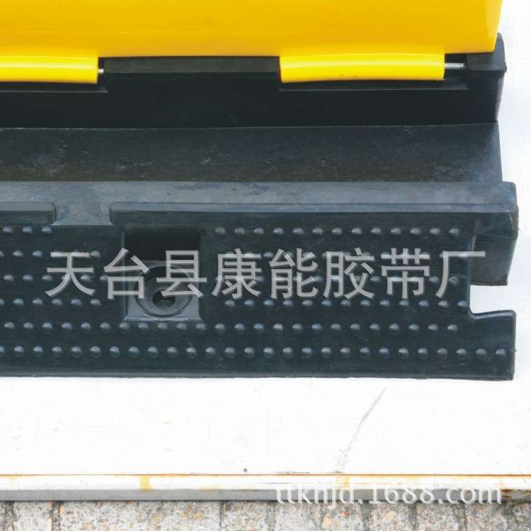 PVC一线槽减速带单线槽板 橡胶线槽舞台铺线板串线板减速板