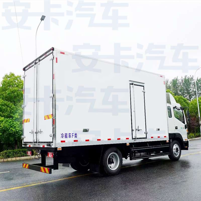江淮5.5米厢式运输车 排半驾驶室 总质量12吨 冷藏车 厂家