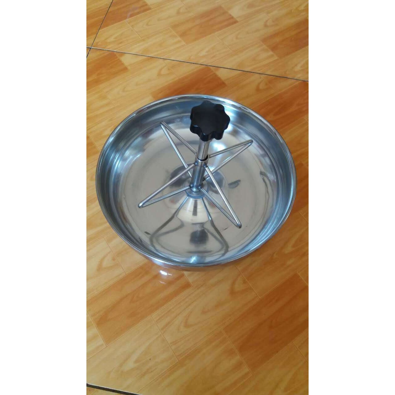 现货供应仔猪不锈钢料槽圆形仔猪食槽弹簧可调节养殖设备方便清洗