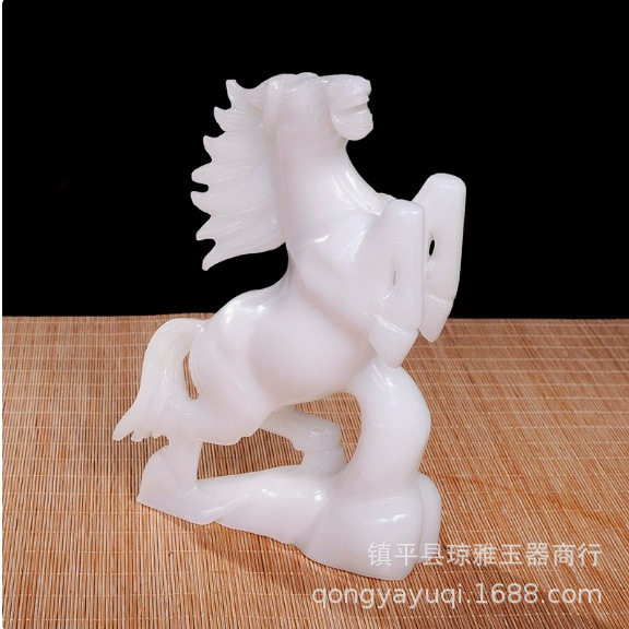玉雕工艺品阿富汗玉白玉一马当先摆件客厅家居生肖马玉摆件批发
