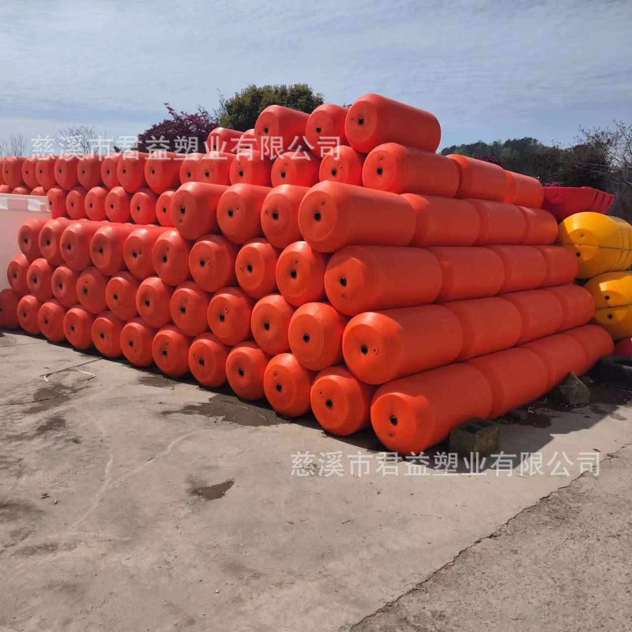 君益 一体式滚塑浮筒内填充发泡塑料浮漂500*1000MM当垃圾浮桶