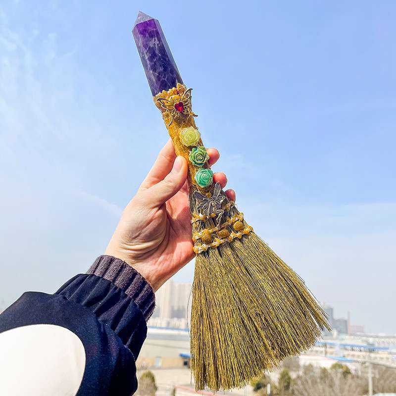 跨境天然水晶六角柱扫把摆件水晶滚石月亮wiccan北欧扫帚道具