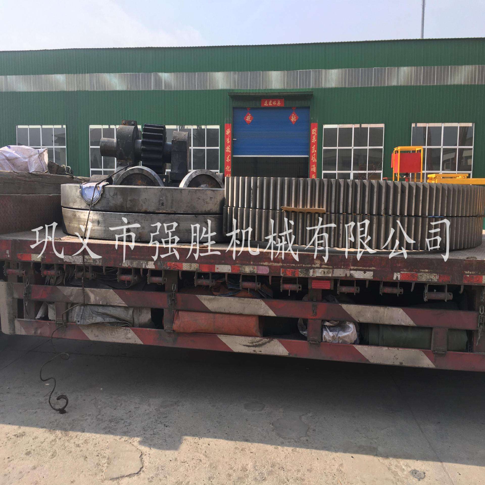 制作多种型号回转窑大小齿轮滚圈轴承座托轮挡轮长期生产