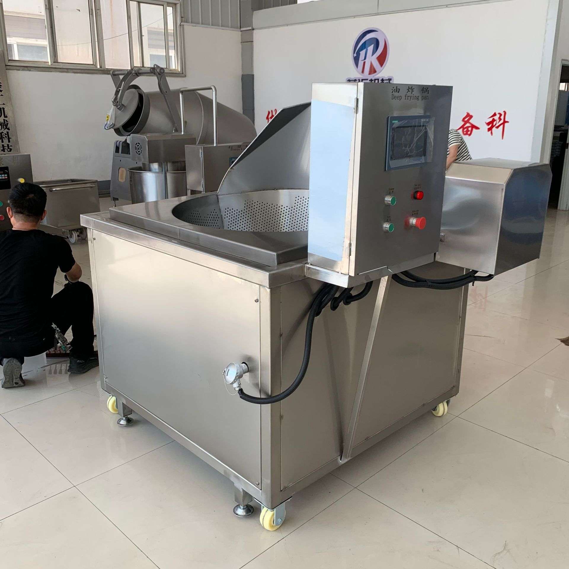 全自动薯条油炸机 不锈钢鸡排红薯条真空油炸锅 脆枣真空油炸机