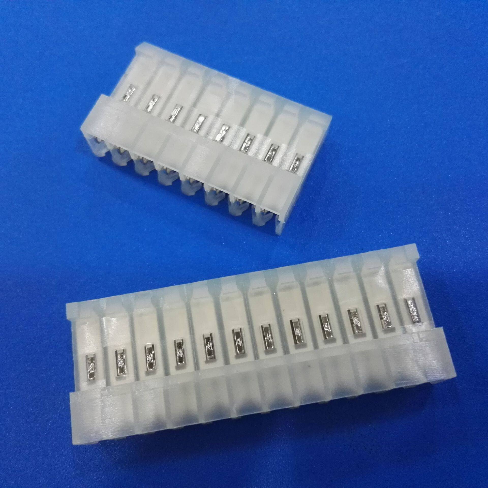 D39613.96-2P8P12P透明刺破式90度线对板胶壳连接器