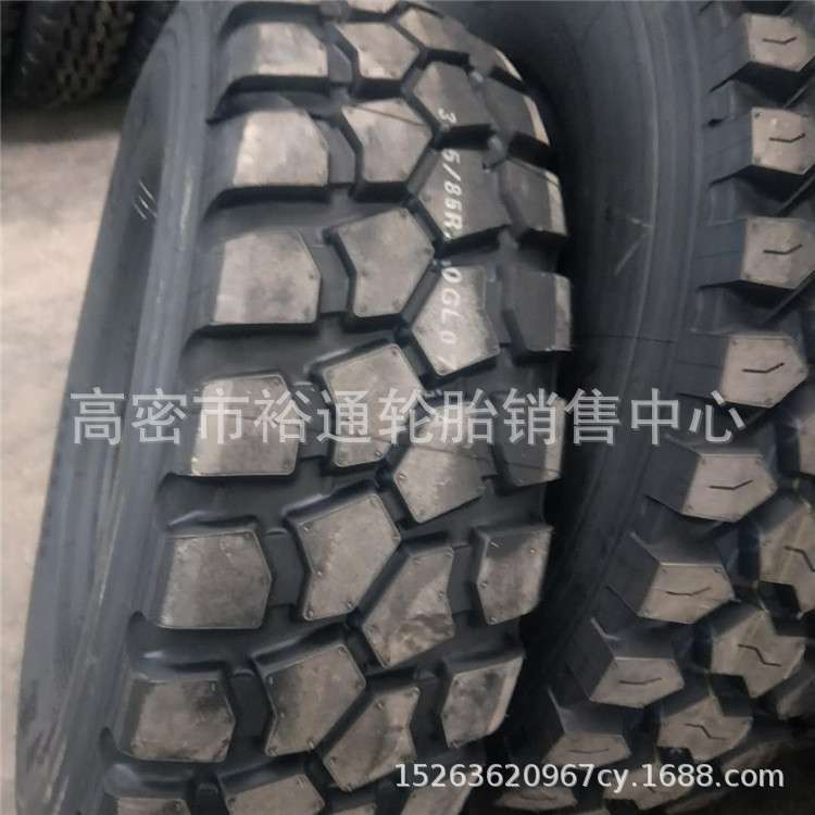 装甲车越野轮胎305 335 365 395/80 85R20全钢子午线真空越野人字