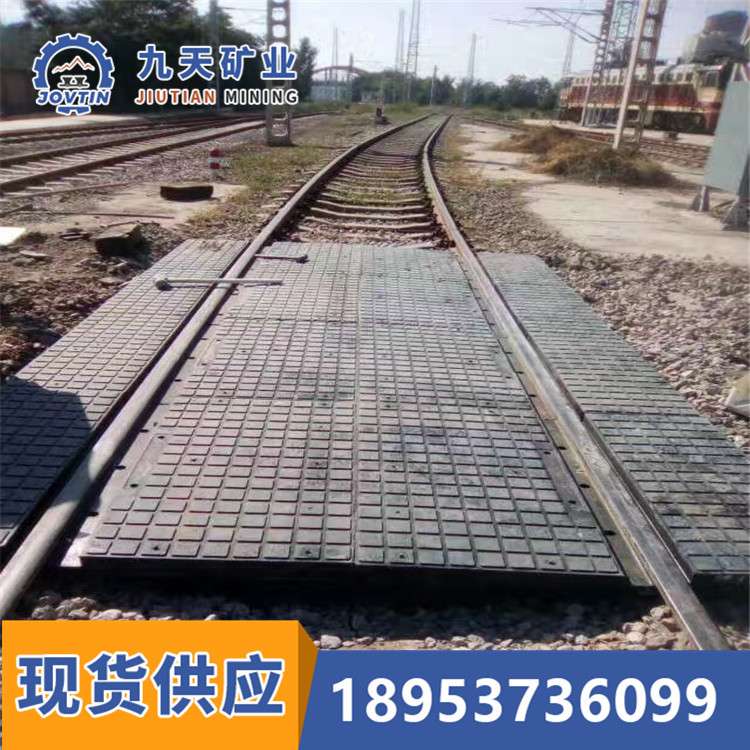 新三型铁路道口板 水泥枕用橡胶板价格 嵌丝橡胶条