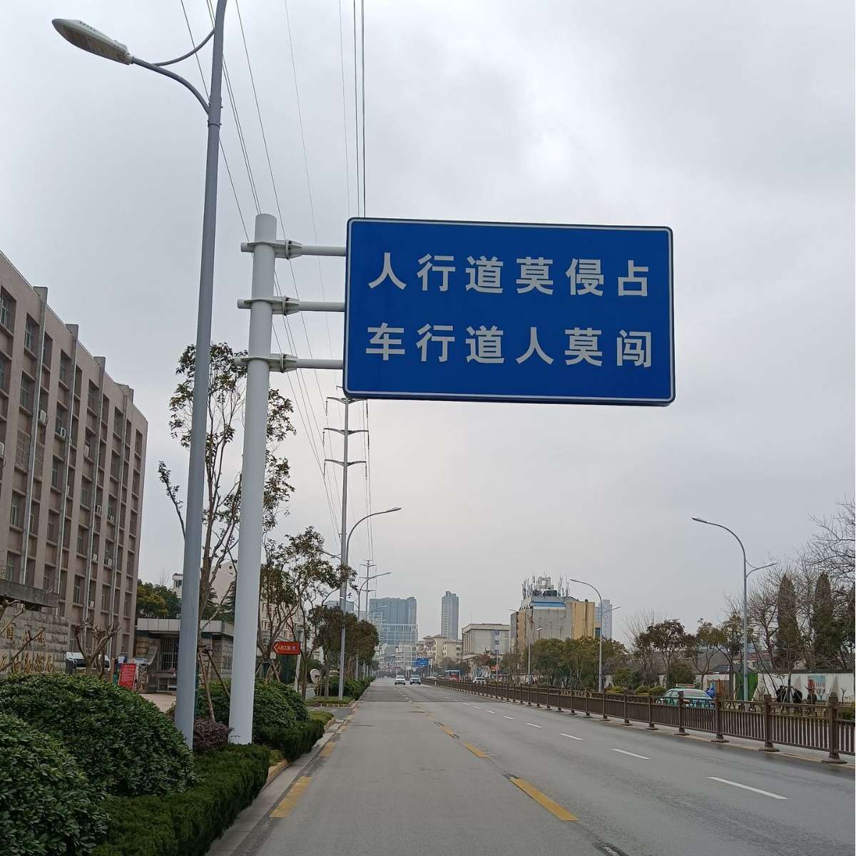 交通标志牌高速公路道路门头指示牌立杆路牌安全标识牌厂家
