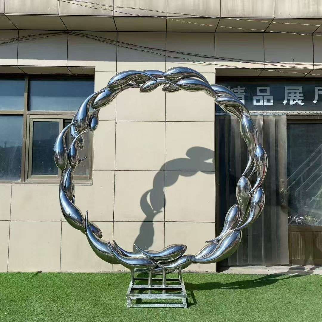 不锈钢圆环鱼组合雕塑透雕园林景观小区创意造型镜面艺术装置厂家