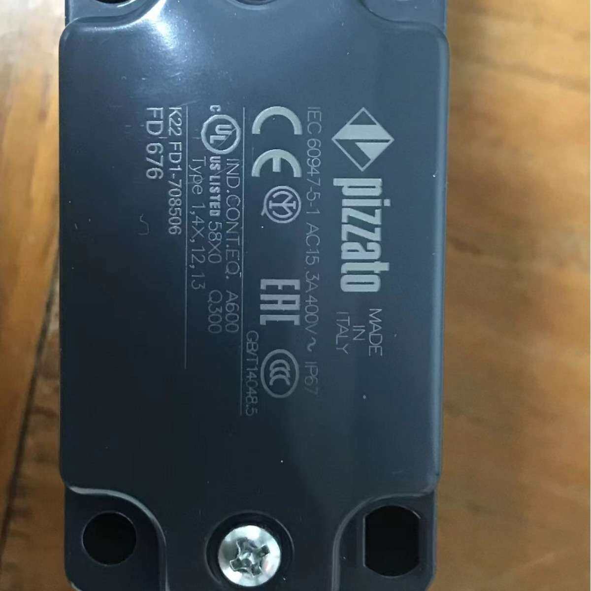 供应原装Pizzato皮扎托拉绳开关系列型号 VFB502现货