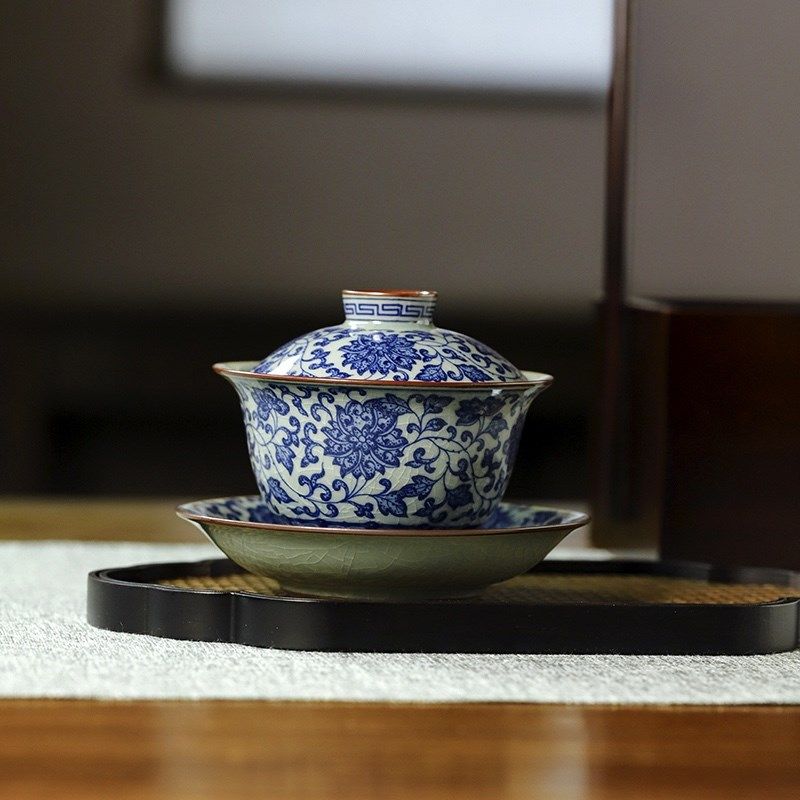 景德镇陶泥缠枝莲元宝盖碗三才青花泡茶盖碗功夫茶具悬停盖碗