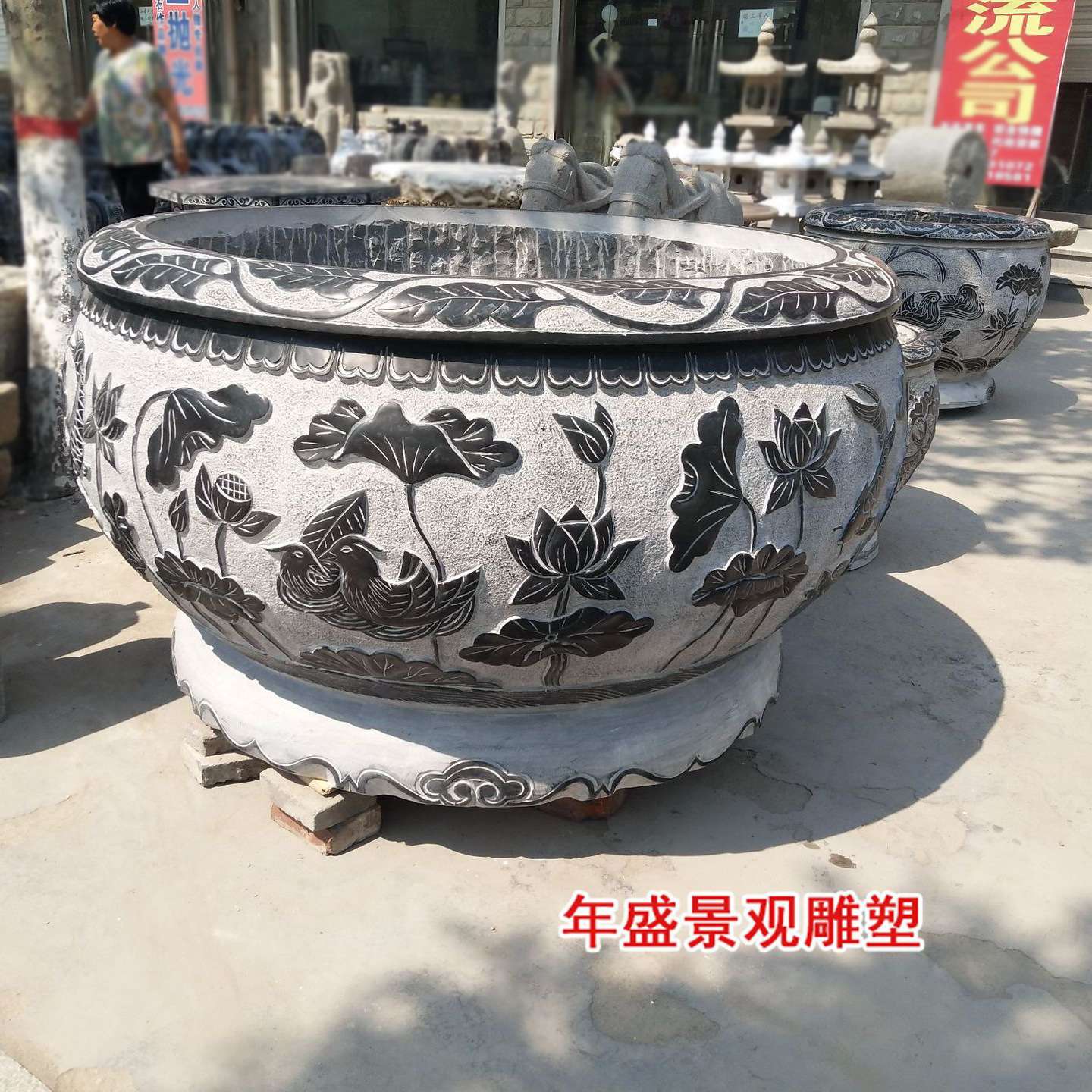 精品树缸福建石雕工艺仿古雕花石头鱼缸园林水景雕塑老物件