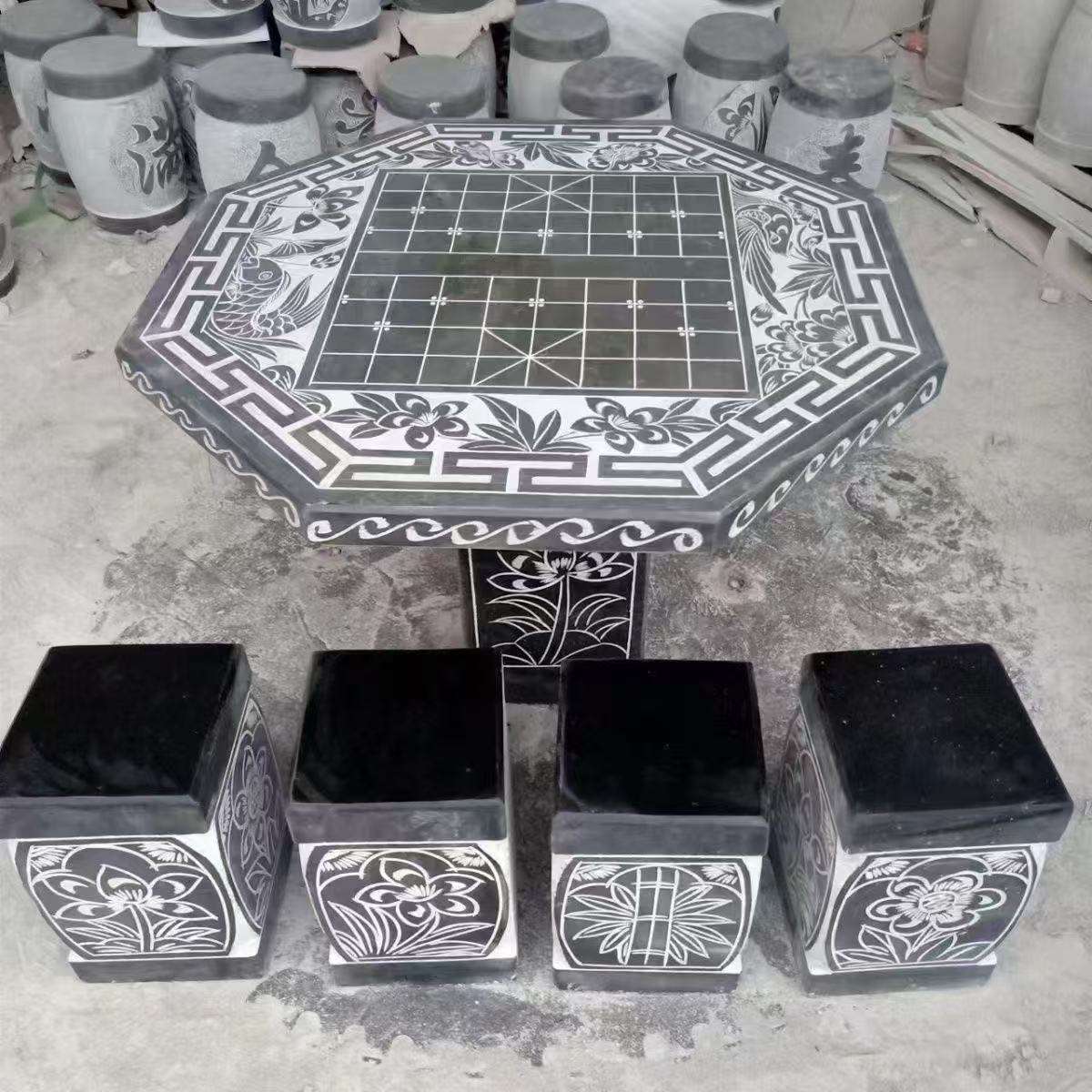 厂家直销青石雕刻石桌凳园林公园户外圆桌青石庭院别墅棋盘石桌