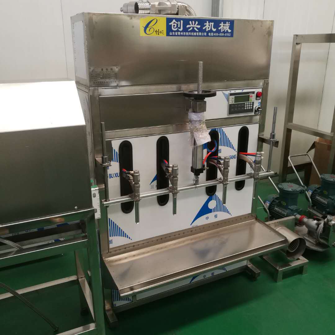 半自动直线式大桶酒罐装机 4头玻璃水灌装机 防冻液酱油醋罐装机