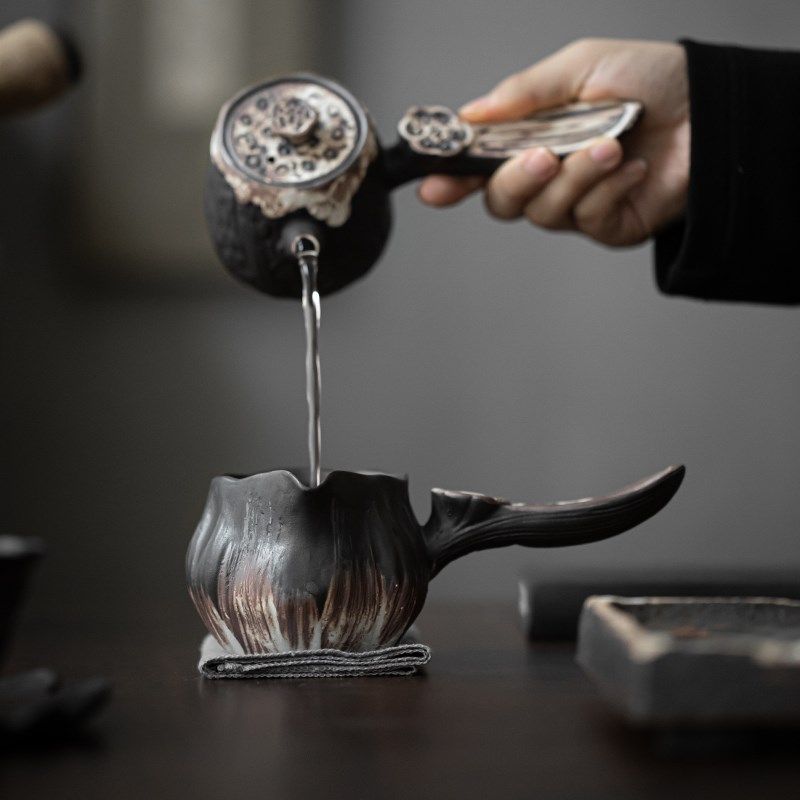 蕴华堂 侘寂风 黑陶粉引公道杯新中式复古公杯手工家用茶海分茶器