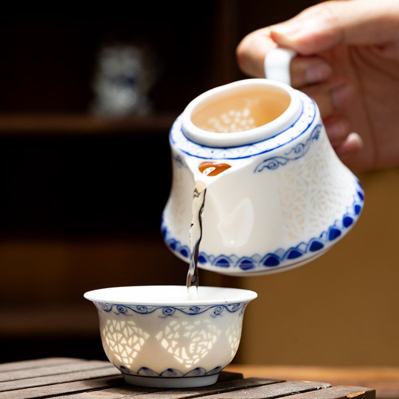 景德镇高端手绘青花瓷功夫茶具套装中式玲珑陶瓷盖碗茶杯整套礼盒