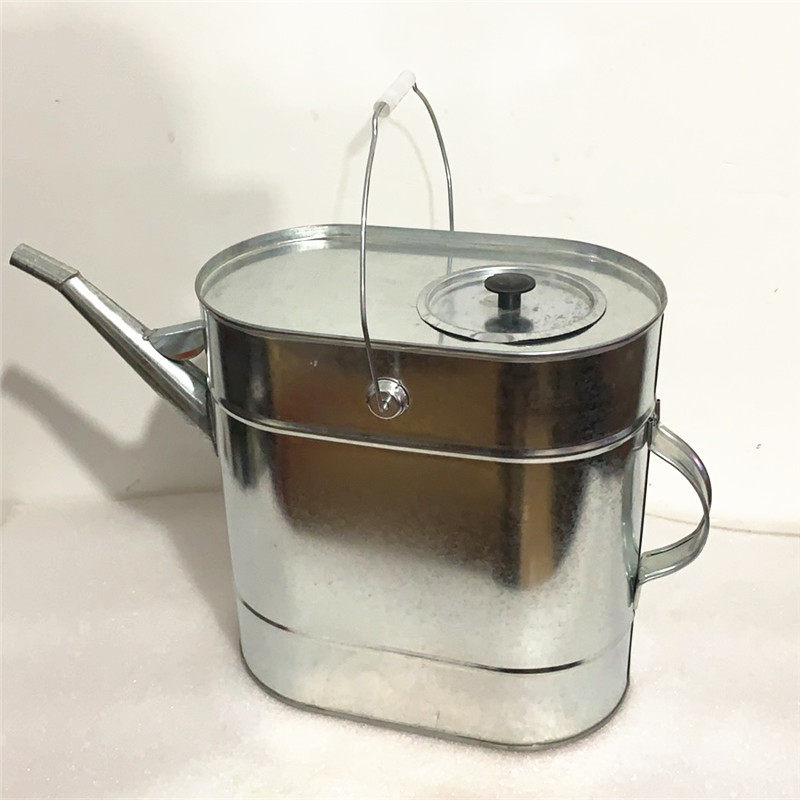 扁桶加厚长嘴加油桶汽油桶柴油壶手提便携式注水桶铁皮桶带盖带网