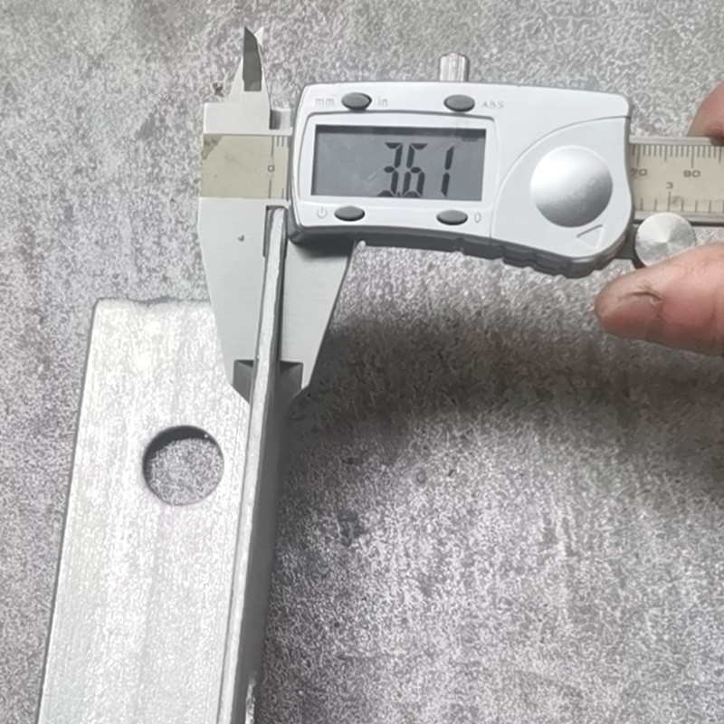 电杆横担160抱箍引线器拉线穿管器热镀锌角铁1米长2线4线瓷瓶支架