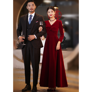 敬酒服新娘秋冬2024新款酒红色平时可穿订婚礼服丝绒v领长款回门