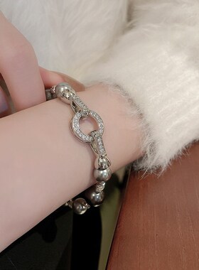 灰色珍珠a手链女新款轻奢小众气质高级感手串复古设计精致手饰配