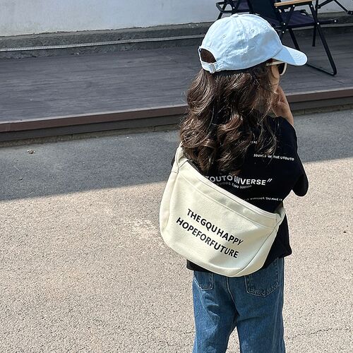 2024新款儿童包包洋气时尚女童宝宝大容量帆布包小男孩外出斜挎包