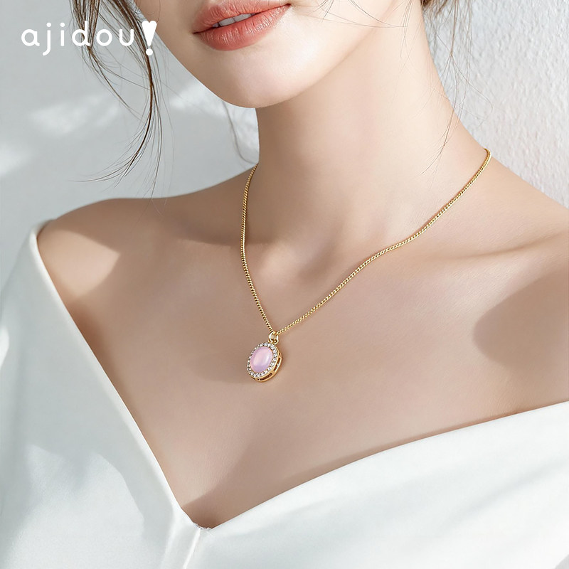 AJIDOU阿吉豆项链女粉色玉髓吊坠轻奢配饰气质颈链小众高级锁骨链