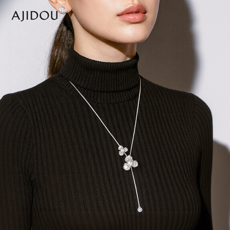 AJIDOU阿吉豆项链女款三叶草简约长颈链轻奢小众设计感气质毛衣链