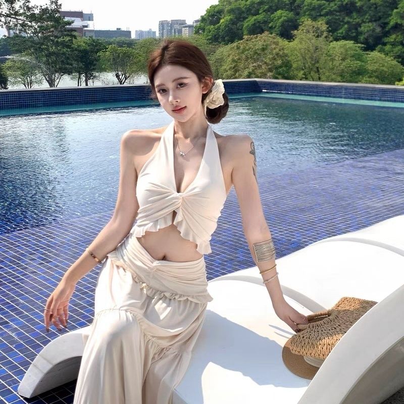度假风套装辣妹扭结美背挂脖背心女夏季穿搭高腰半身裙杏色两件套