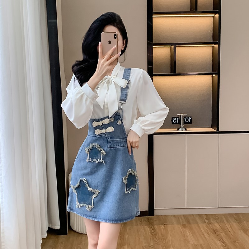 减龄牛仔背带裙女2025秋冬新款高腰显瘦韩版休闲高级感短款连衣裙图片