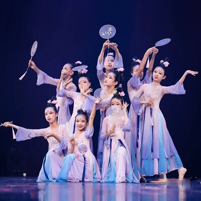 儿童古典舞演出服女江南少女春三月舞蹈服胭脂妆桃花笑中国风汉服