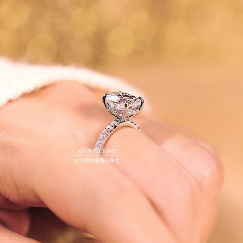 高托鸽子蛋形椭圆形铂金材质PT950镶嵌莫桑石3P/5克拉钻女戒戒指