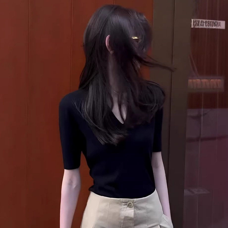 黑色正肩v领短袖t恤女2026新款夏季修身显瘦独特绝美小上衣设计感