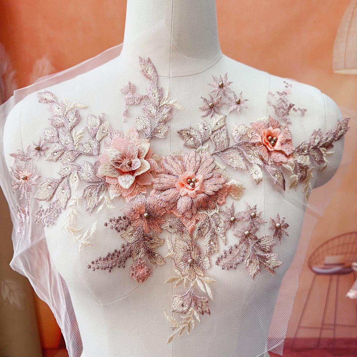 常熟润发服饰 网纱刺绣花朵重工压钻3D立体贴花婚纱辅料装饰花边