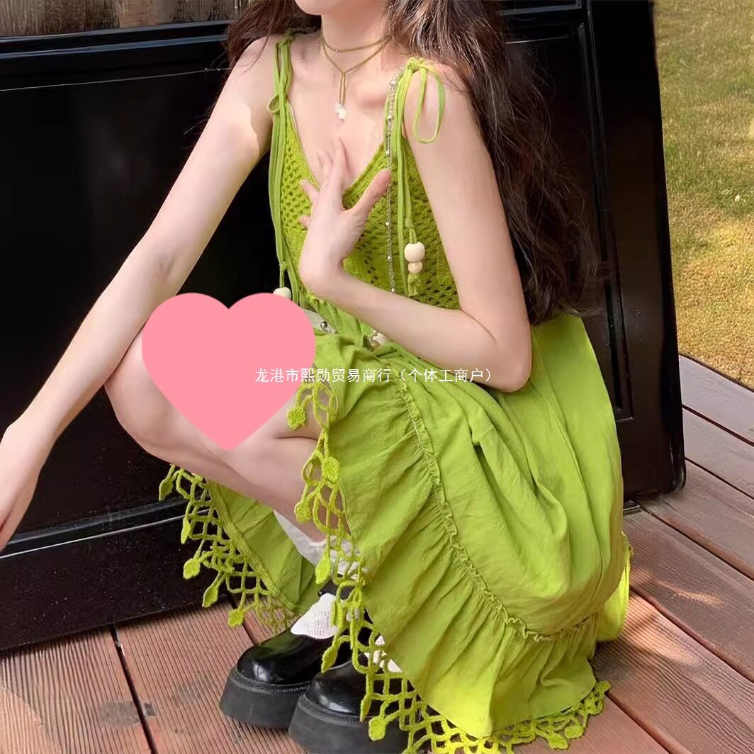 显白天菜吊带连衣裙女夏季2026新款垂坠感波西米亚旅游度假长裙子