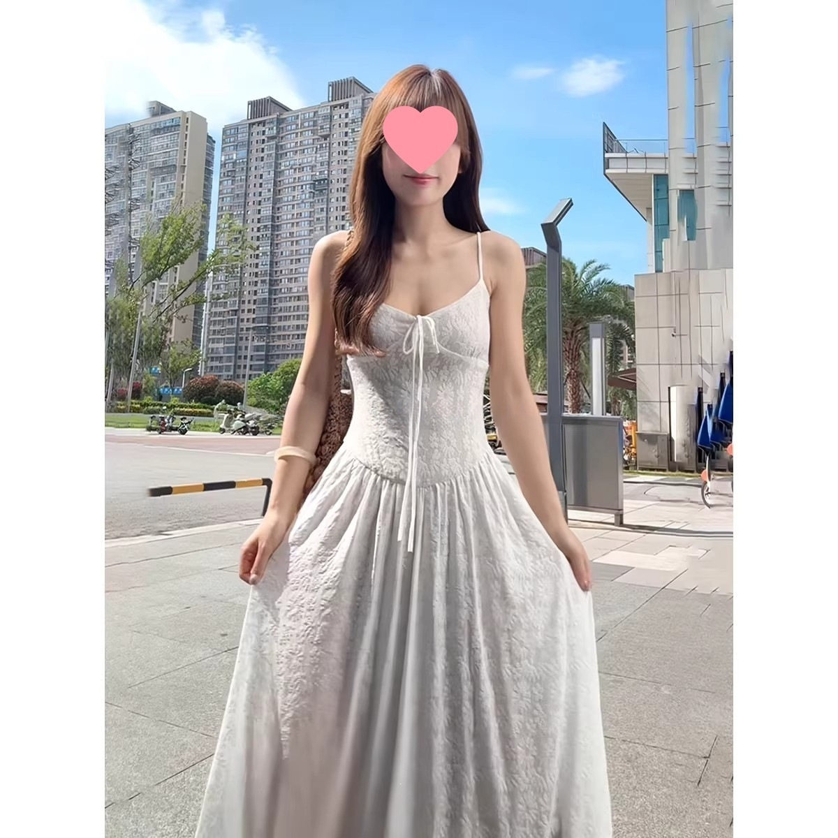 白色蕾丝吊带连衣裙子女夏季2026新款御姐风梨形身材修身收腰长裙