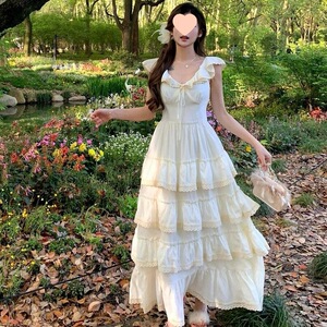 小飞袖杏色蛋糕连衣裙2026春夏复古宫廷风气质吊带长裙女