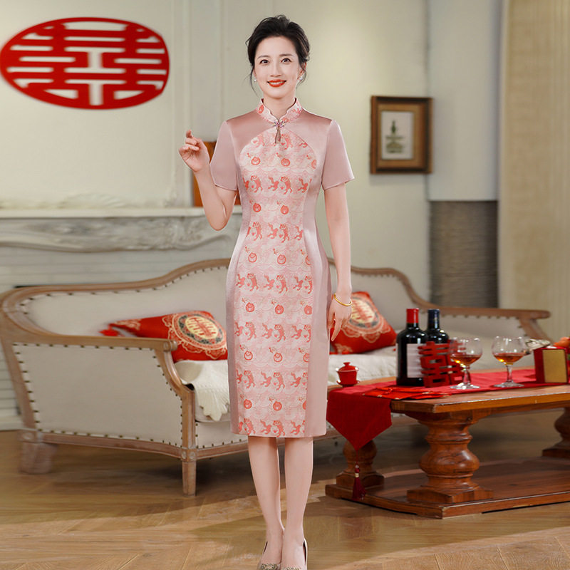 粉色新款旗袍妈妈款敬酒服收腰显瘦改良版立领短袖旗袍裙日常可穿