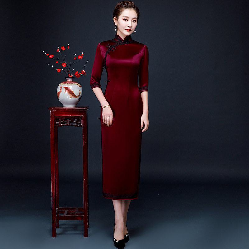 新款大码妈妈装婚宴旗袍喜婆婆婚礼改良连衣裙端庄大气长款秋酒红